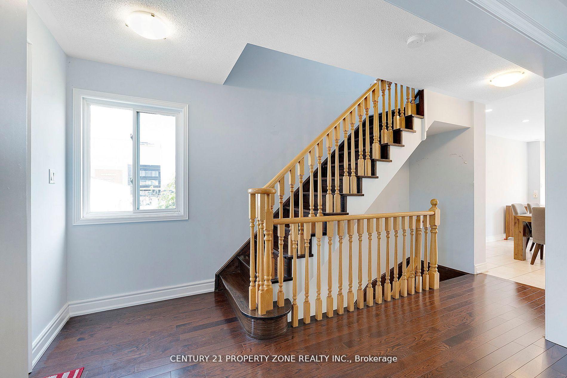 Photo 15 of 28 Seminoff Street, Scarborough, Clairlea-Birchmount — HOMEH