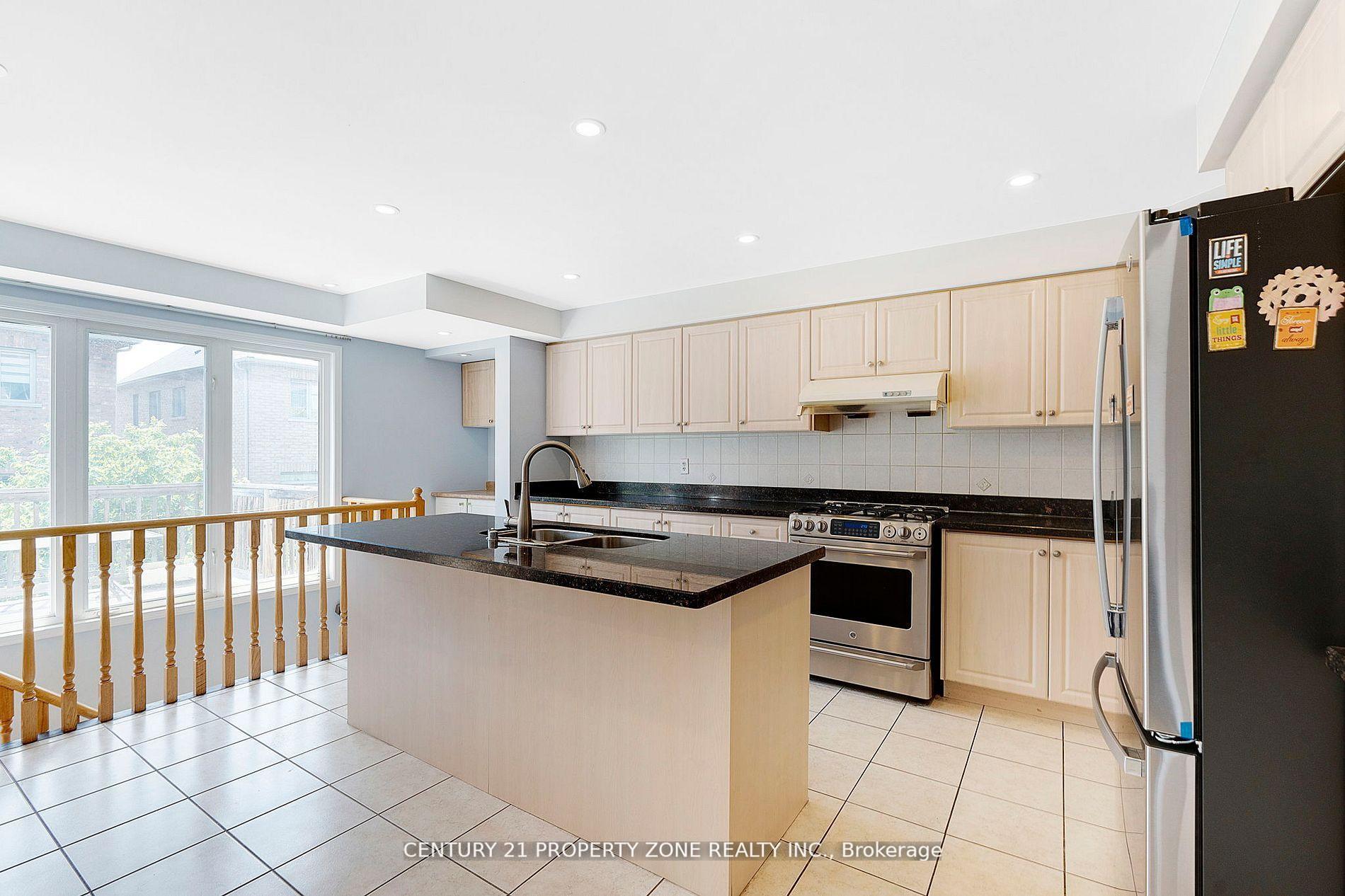 Photo 18 of 28 Seminoff Street, Scarborough, Clairlea-Birchmount — HOMEH