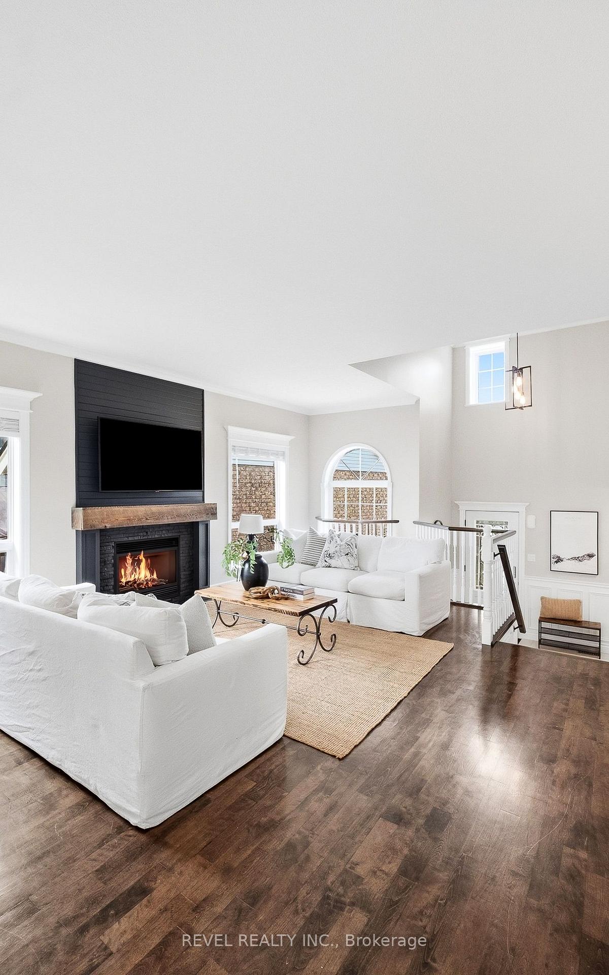 Photo 3 of 91 Biscayne Crescent, Orangeville — HOMEH