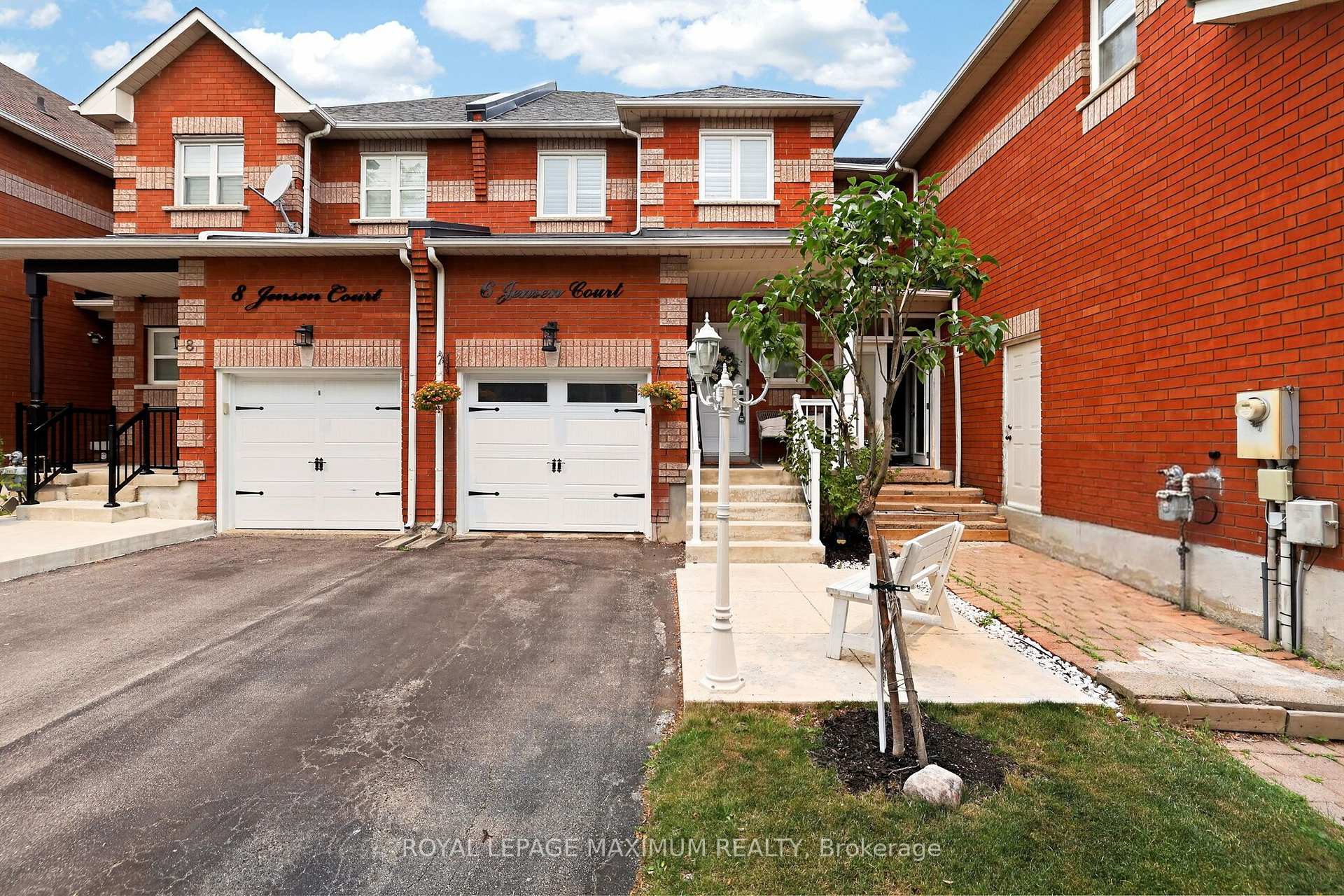 Photo 1 of 6 Jensen Court, Vaughan, Maple — HOMEH