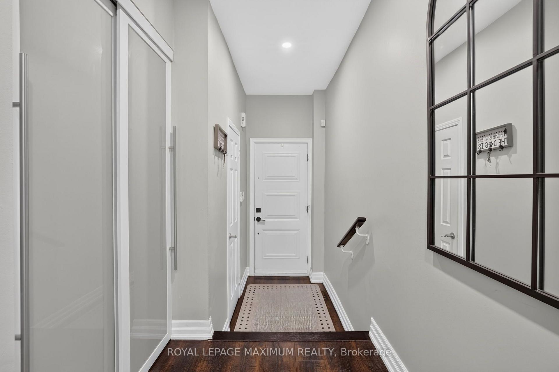 Photo 4 of 6 Jensen Court, Vaughan, Maple — HOMEH
