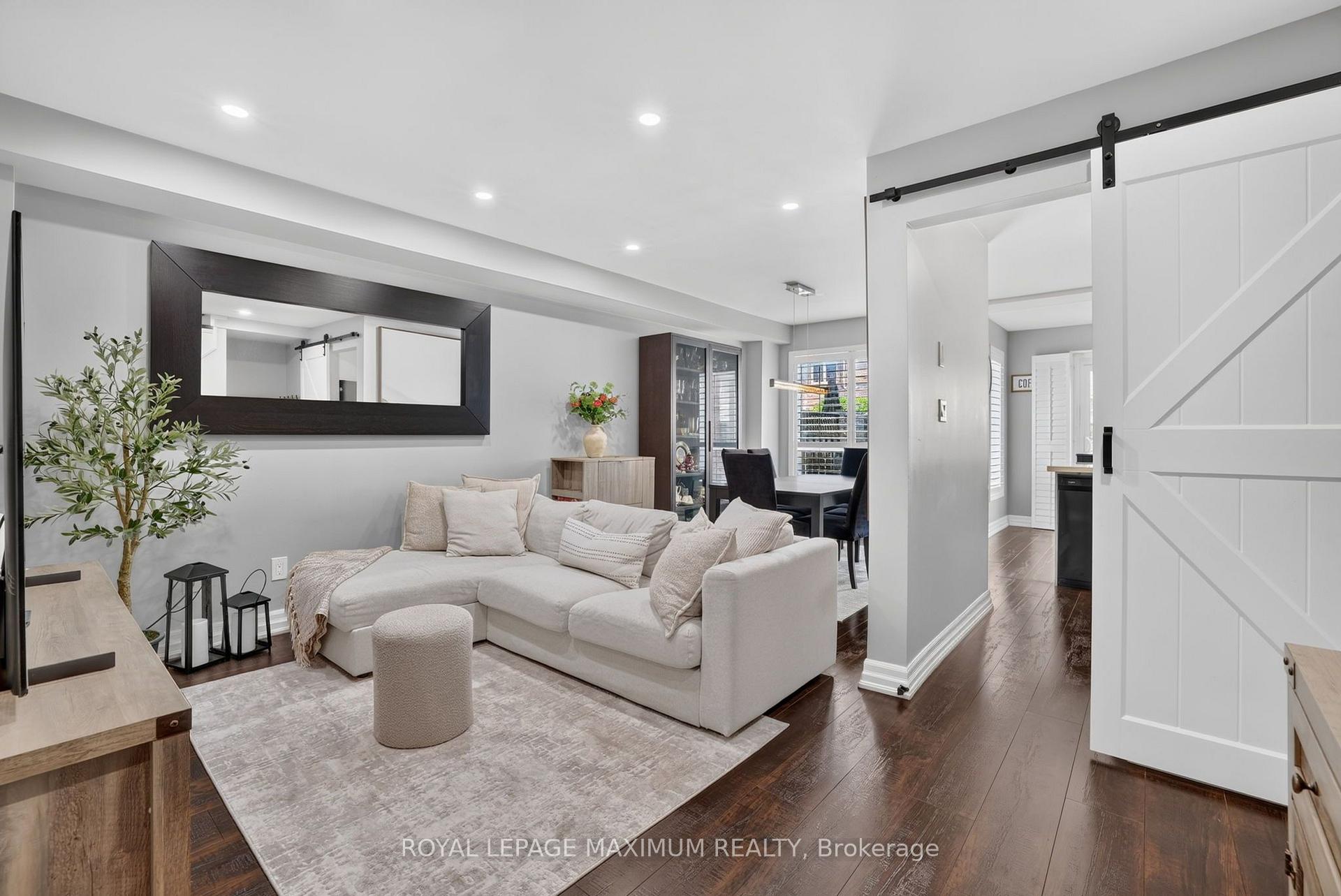 Photo 6 of 6 Jensen Court, Vaughan, Maple — HOMEH