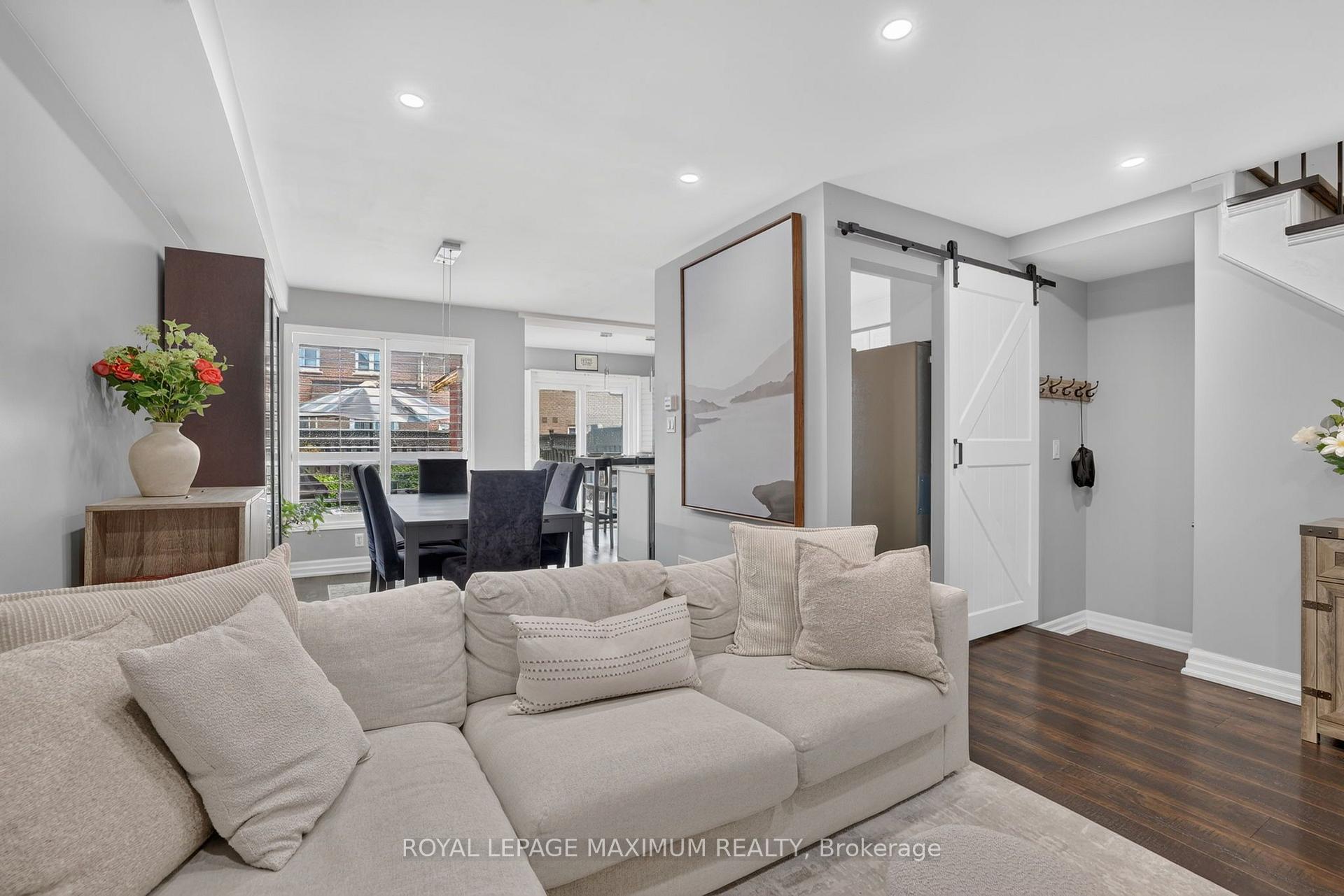 Photo 8 of 6 Jensen Court, Vaughan, Maple — HOMEH