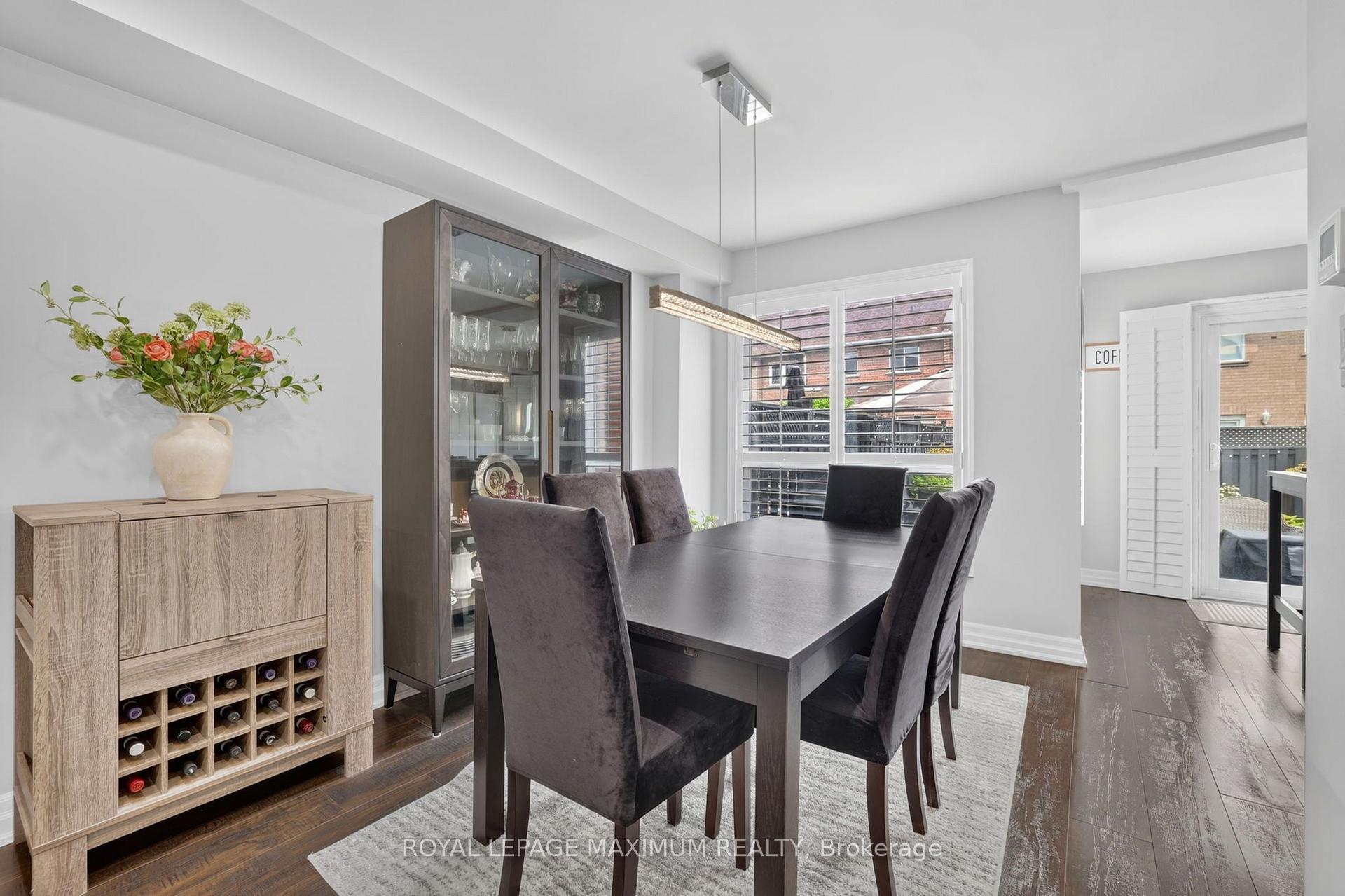 Photo 9 of 6 Jensen Court, Vaughan, Maple — HOMEH