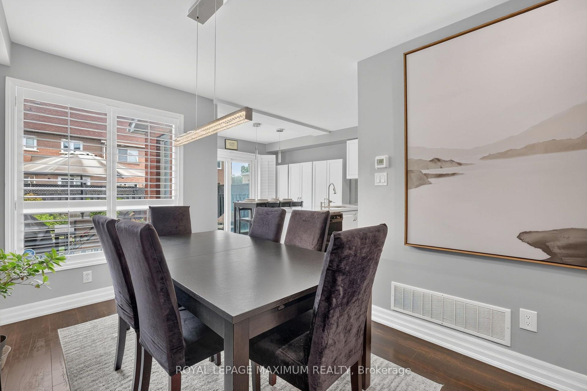 Photo 10 of 6 Jensen Court, Vaughan, Maple — HOMEH