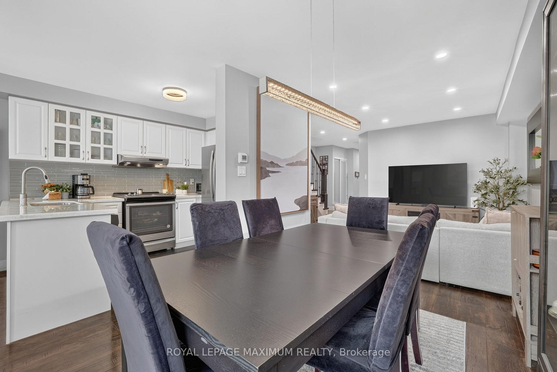 Photo 11 of 6 Jensen Court, Vaughan, Maple — HOMEH