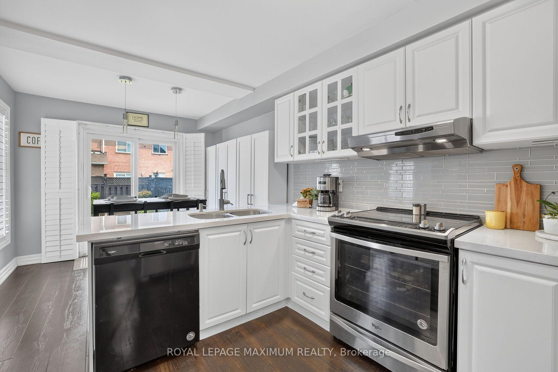 Photo 12 of 6 Jensen Court, Vaughan, Maple — HOMEH