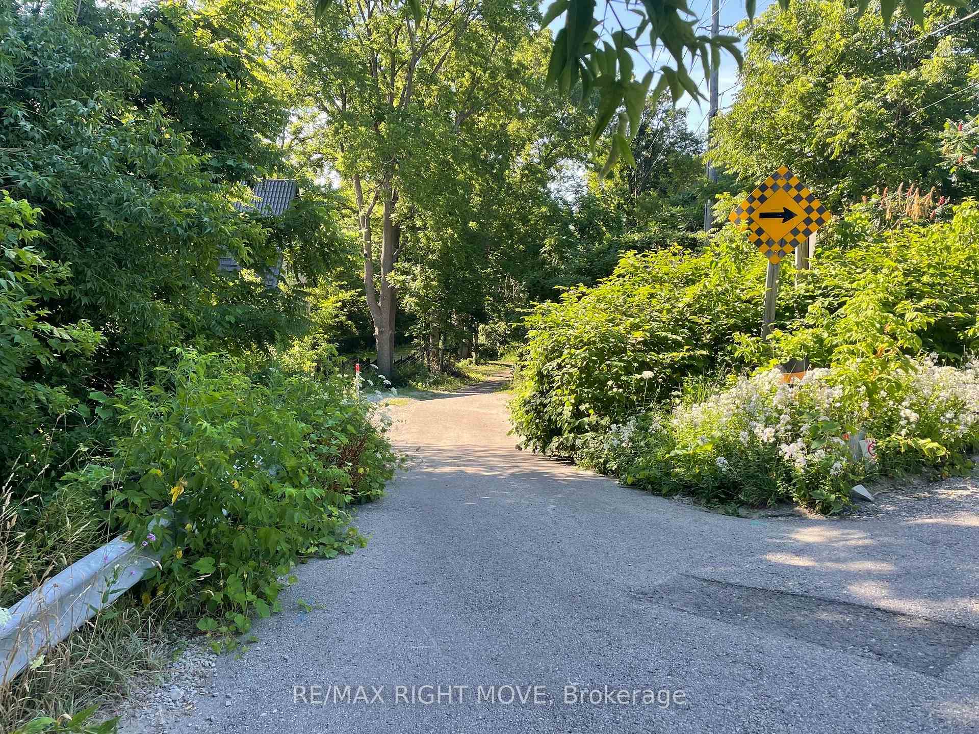Photo 4 of 1 Cowan Street, Orillia — HOMEH