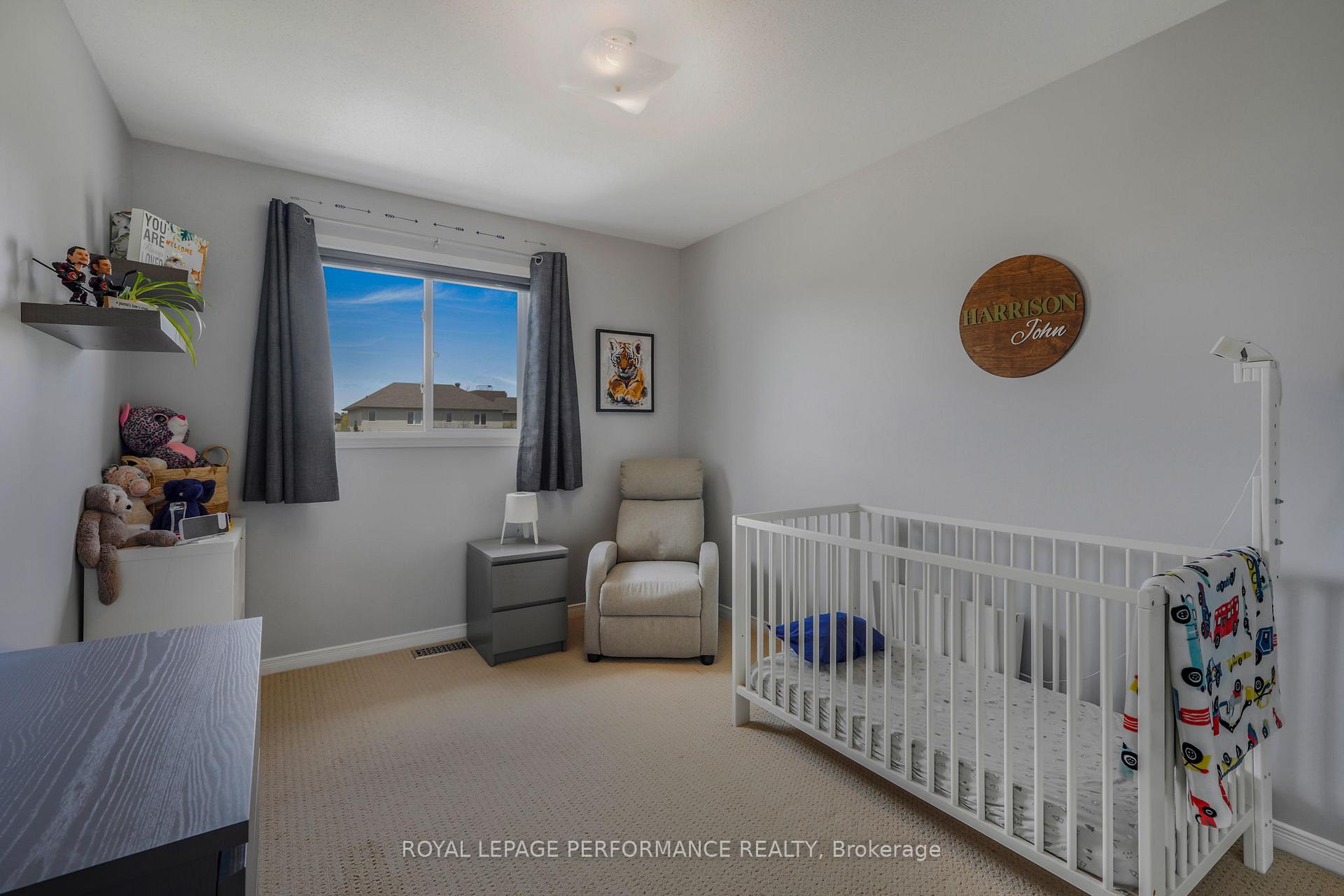 Photo 22 of 172 Colliston Crescent, Ottawa, Ridgemont — HOMEH
