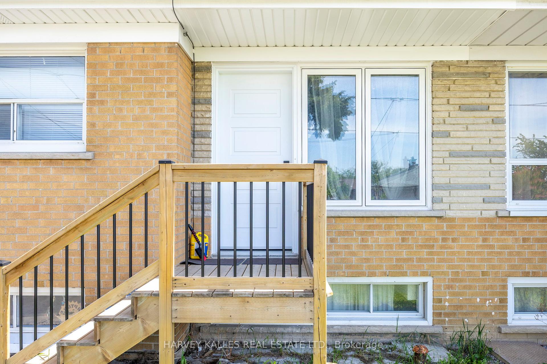 Photo 3 of 29 Giltspur Drive, North York, Glenfield-Jane Heights — HOMEH