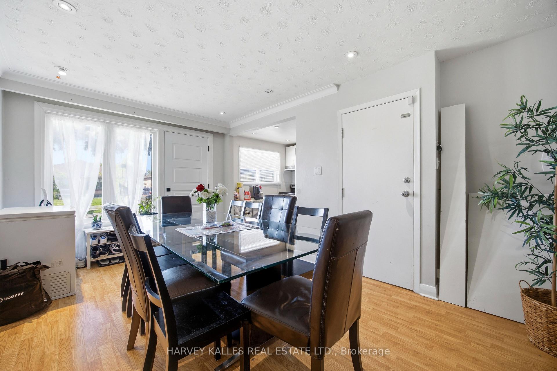 Photo 4 of 29 Giltspur Drive, North York, Glenfield-Jane Heights — HOMEH