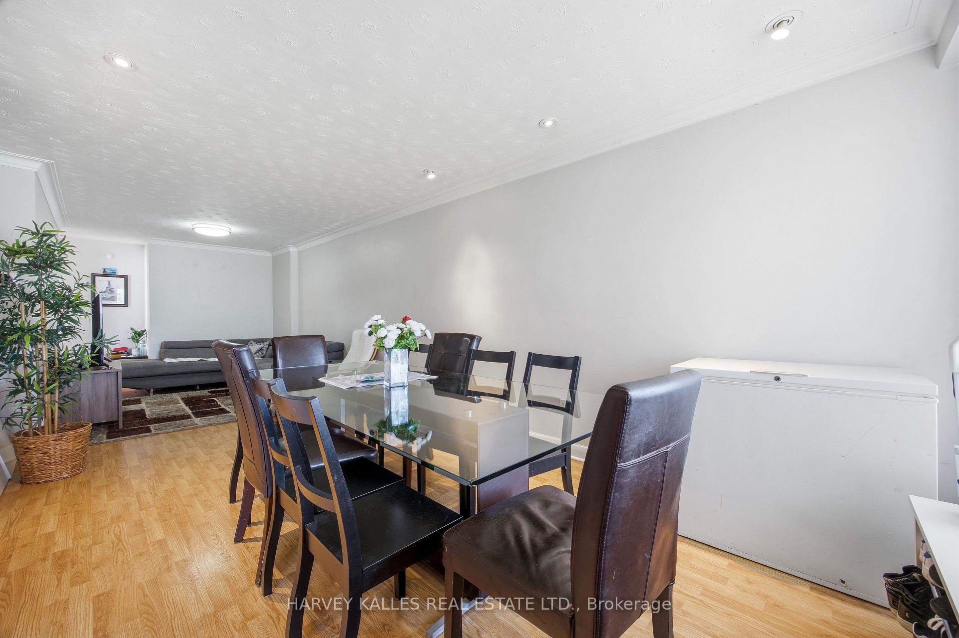 Photo 5 of 29 Giltspur Drive, North York, Glenfield-Jane Heights — HOMEH