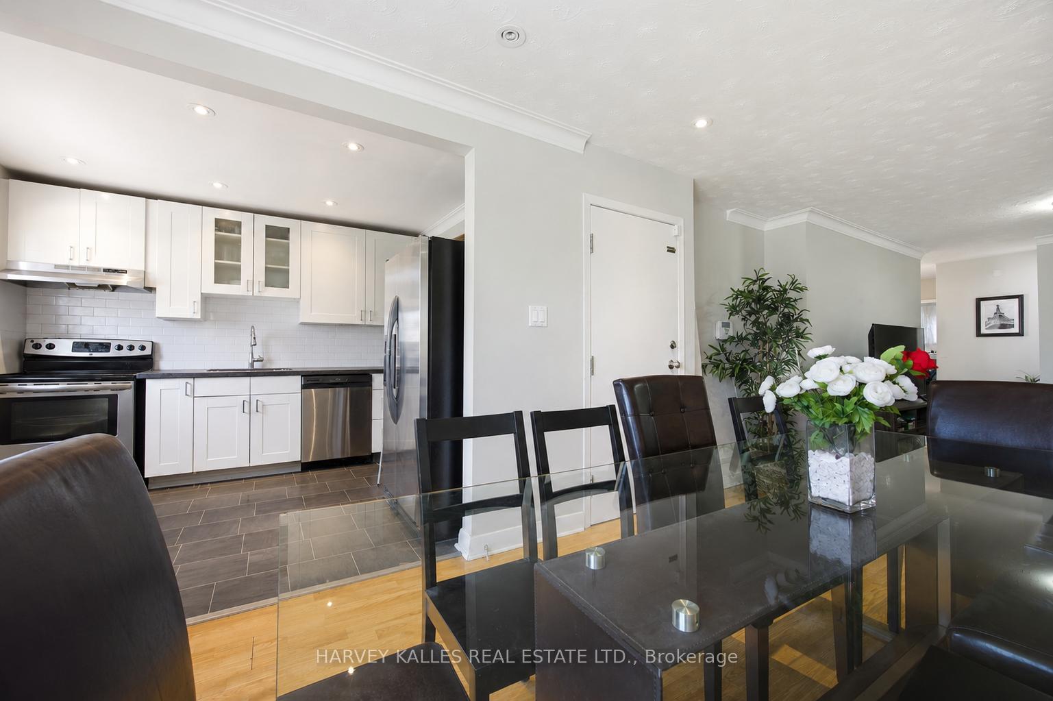 Photo 6 of 29 Giltspur Drive, North York, Glenfield-Jane Heights — HOMEH