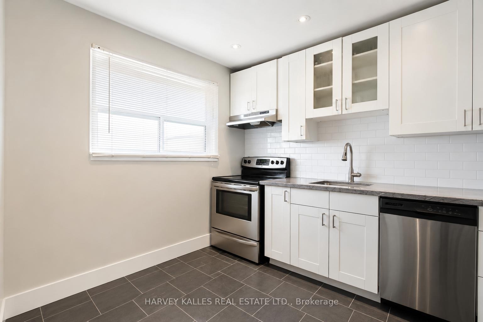 Photo 7 of 29 Giltspur Drive, North York, Glenfield-Jane Heights — HOMEH