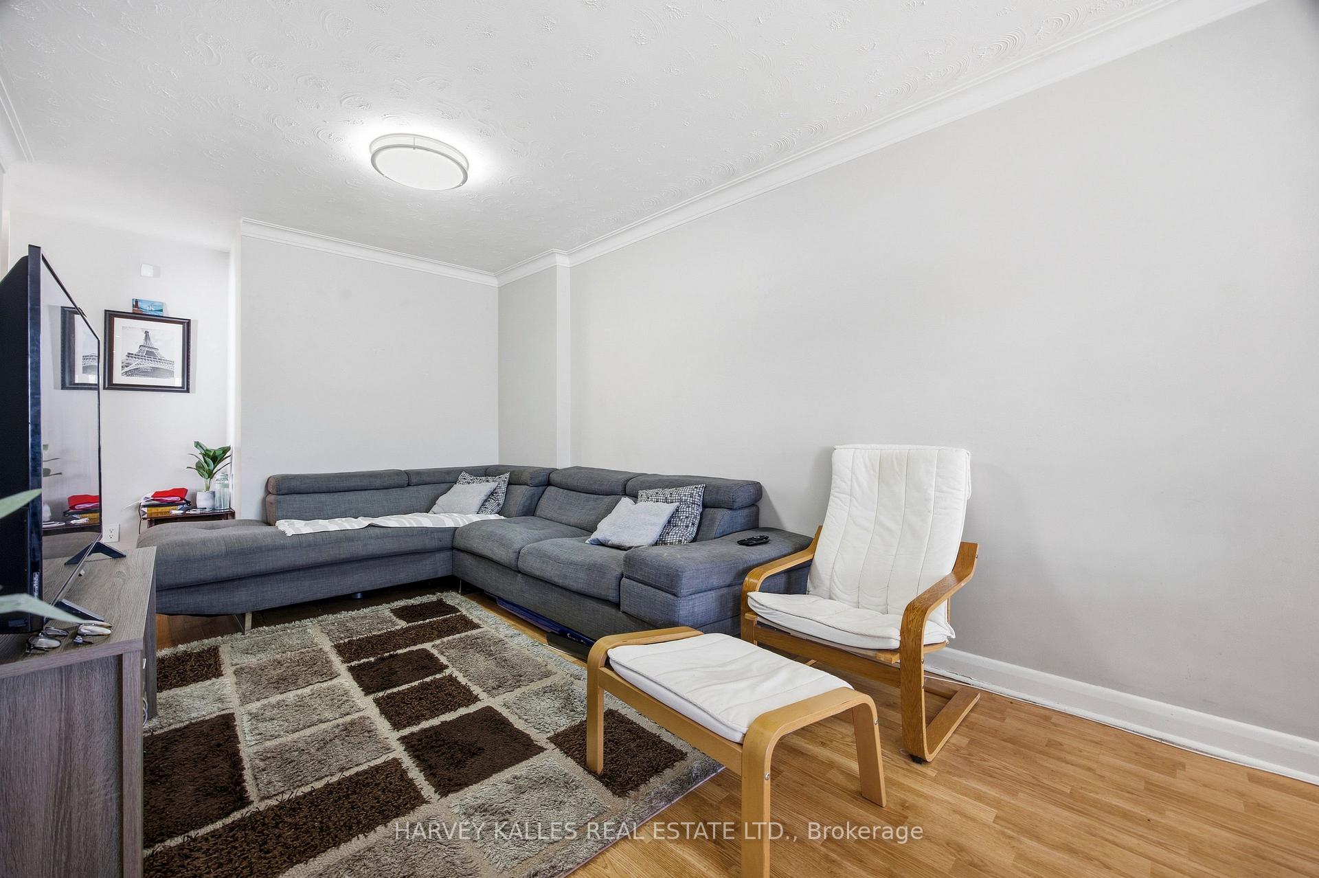 Photo 10 of 29 Giltspur Drive, North York, Glenfield-Jane Heights — HOMEH