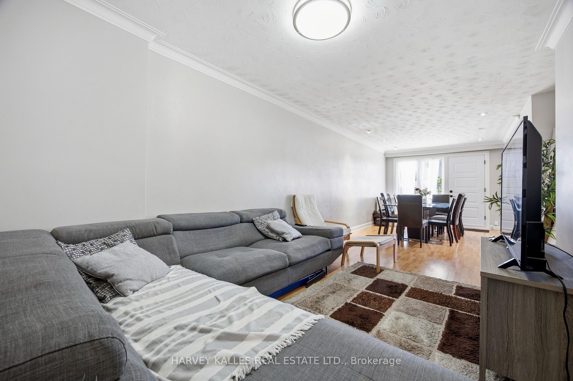 Photo 11 of 29 Giltspur Drive, North York, Glenfield-Jane Heights — HOMEH