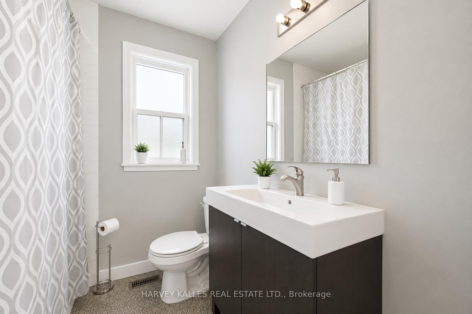 Photo 14 of 29 Giltspur Drive, North York, Glenfield-Jane Heights — HOMEH
