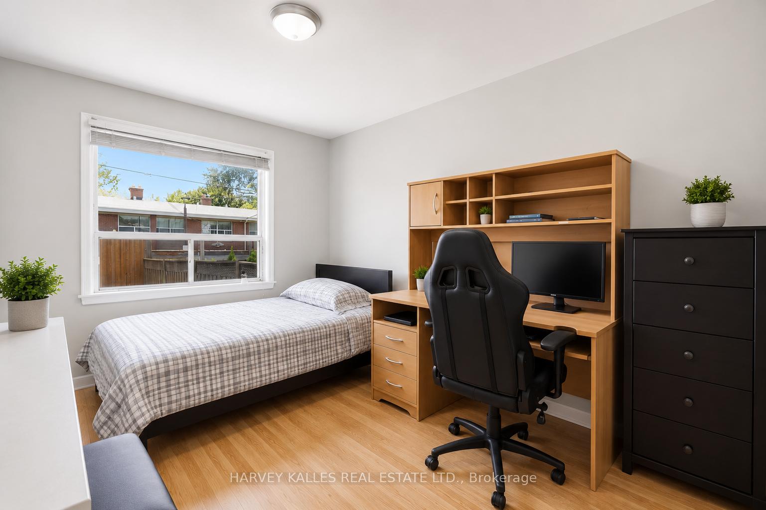 Photo 15 of 29 Giltspur Drive, North York, Glenfield-Jane Heights — HOMEH