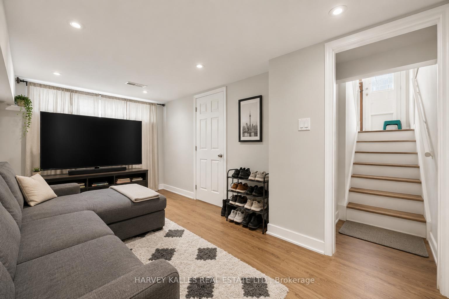Photo 20 of 29 Giltspur Drive, North York, Glenfield-Jane Heights — HOMEH