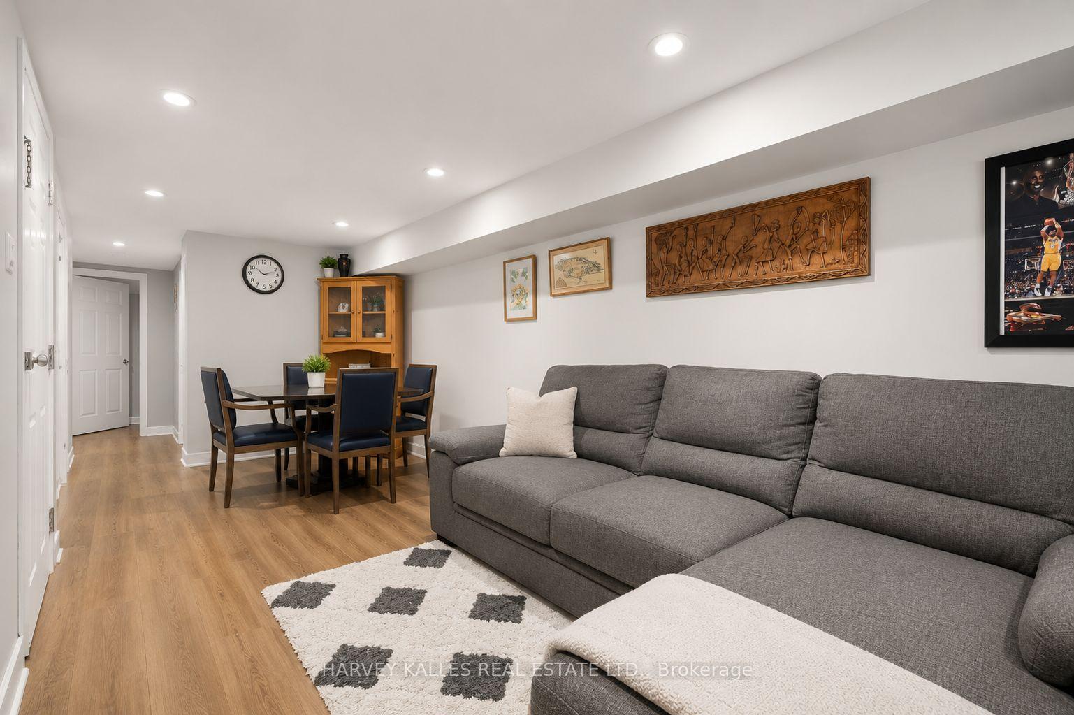 Photo 21 of 29 Giltspur Drive, North York, Glenfield-Jane Heights — HOMEH