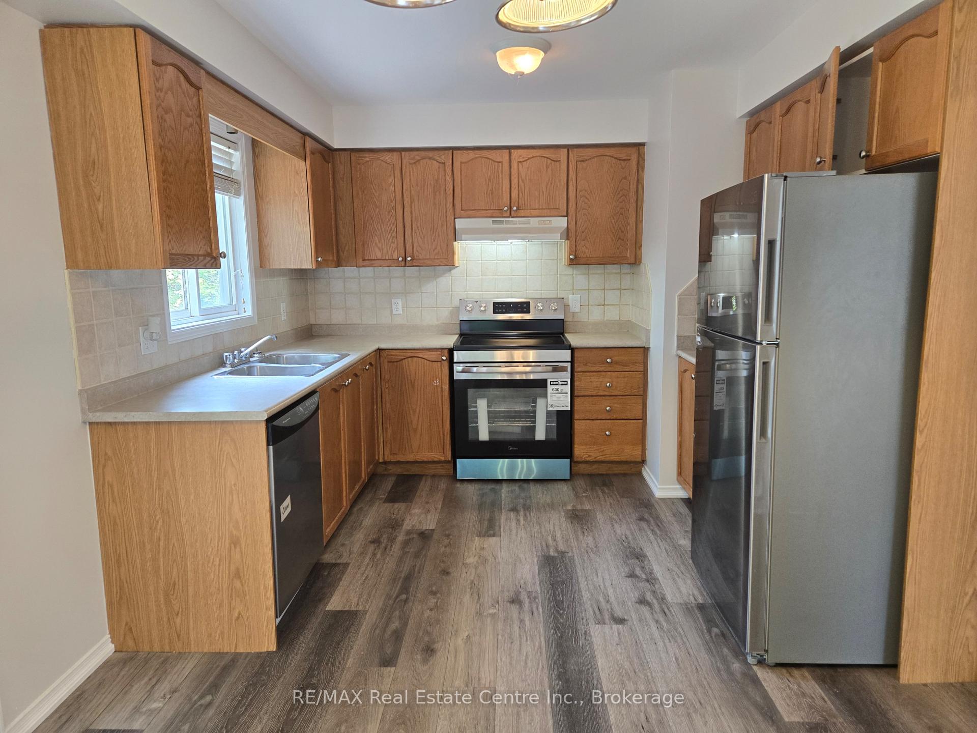 Photo 2 of 95 Westmeadow Drive, Kitchener, Highland West — HOMEH