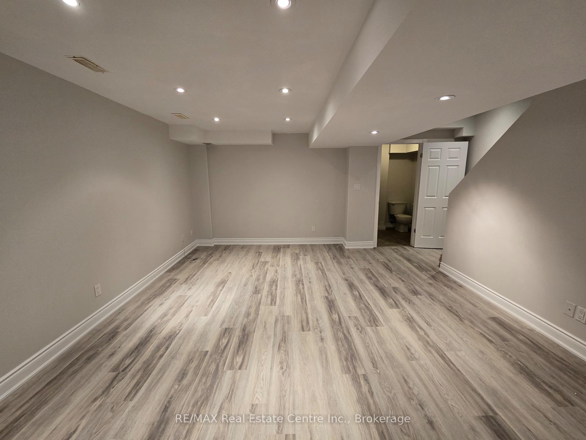 Photo 3 of 95 Westmeadow Drive, Kitchener, Highland West — HOMEH