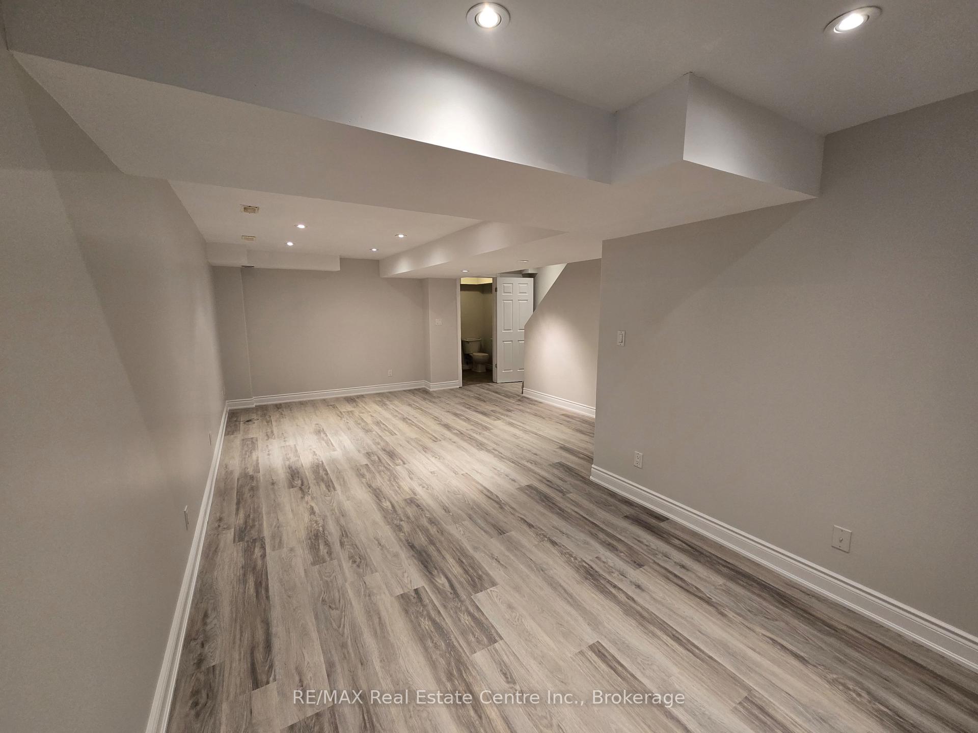 Photo 4 of 95 Westmeadow Drive, Kitchener, Highland West — HOMEH