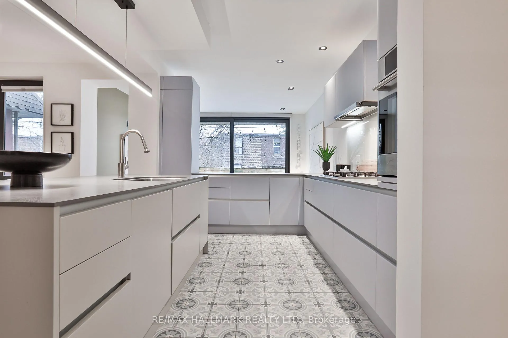 Photo 12 of 35 Palmerston Gardens, Toronto, The Annex — HOMEH