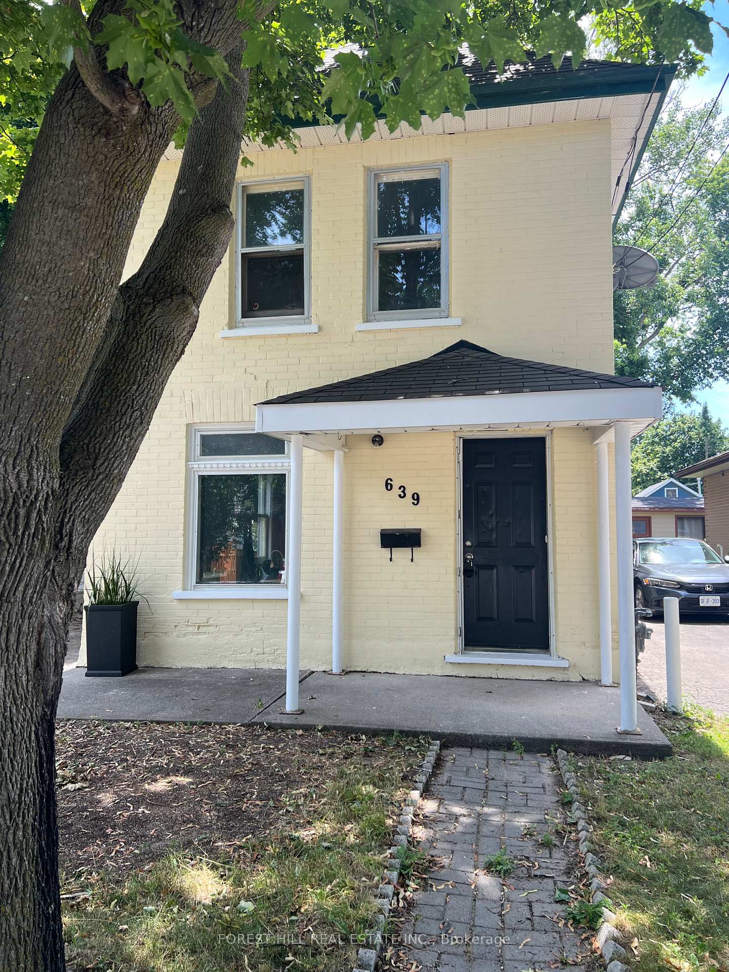 Photo 2 of 639 Brown Street, Peterborough, Otonabee Ward 1 — HOMEH