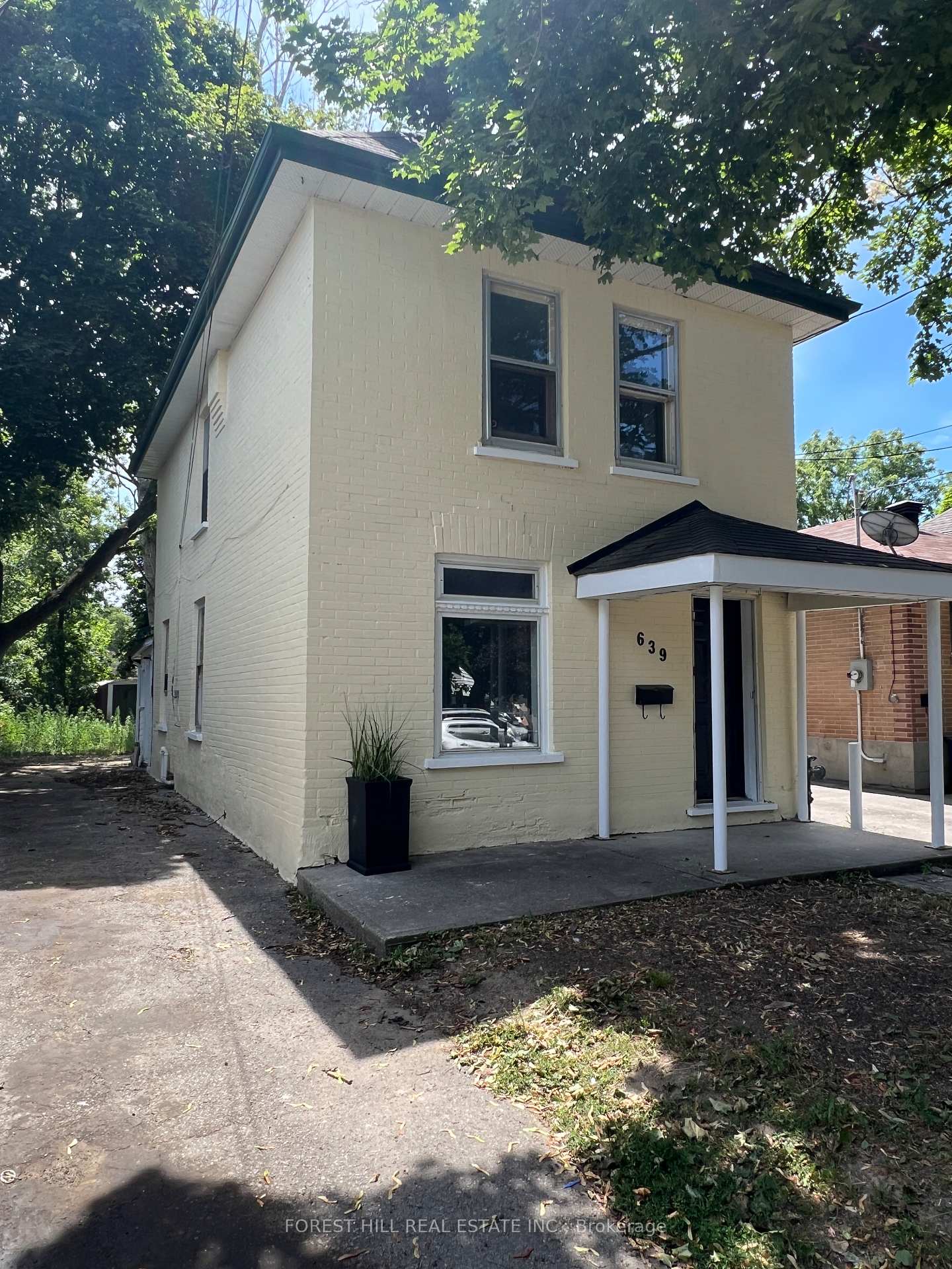 Photo 5 of 639 Brown Street, Peterborough, Otonabee Ward 1 — HOMEH