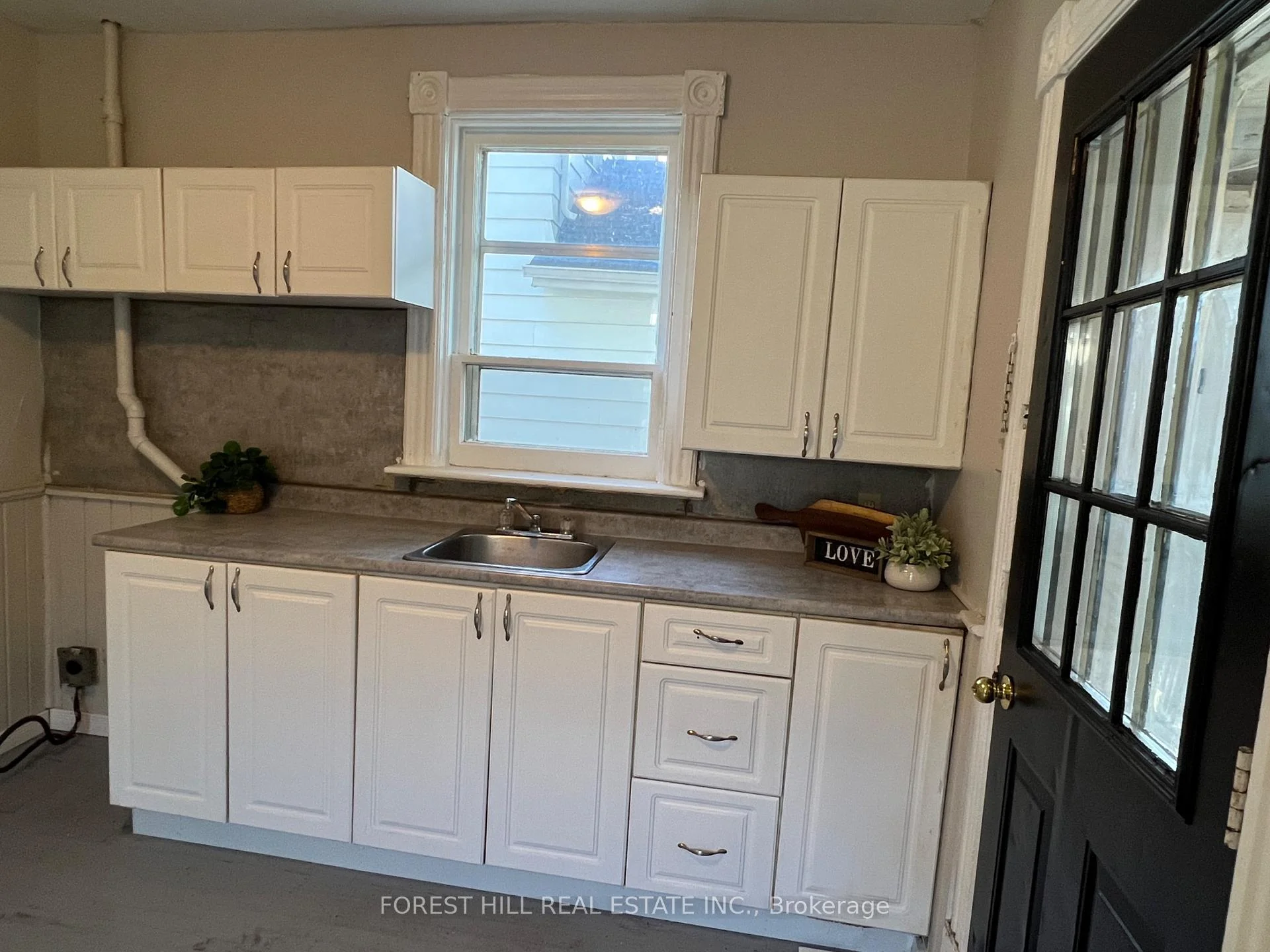 Photo 13 of 639 Brown Street, Peterborough, Otonabee Ward 1 — HOMEH