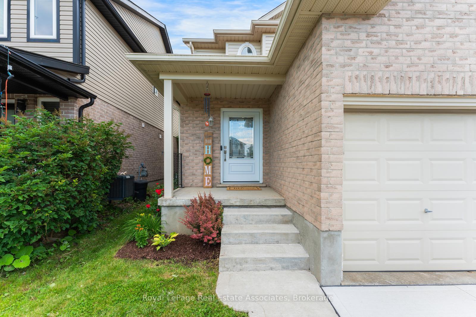 Photo 2 of 1361 Old Zeller Drive, Kitchener, Grand River South — HOMEH