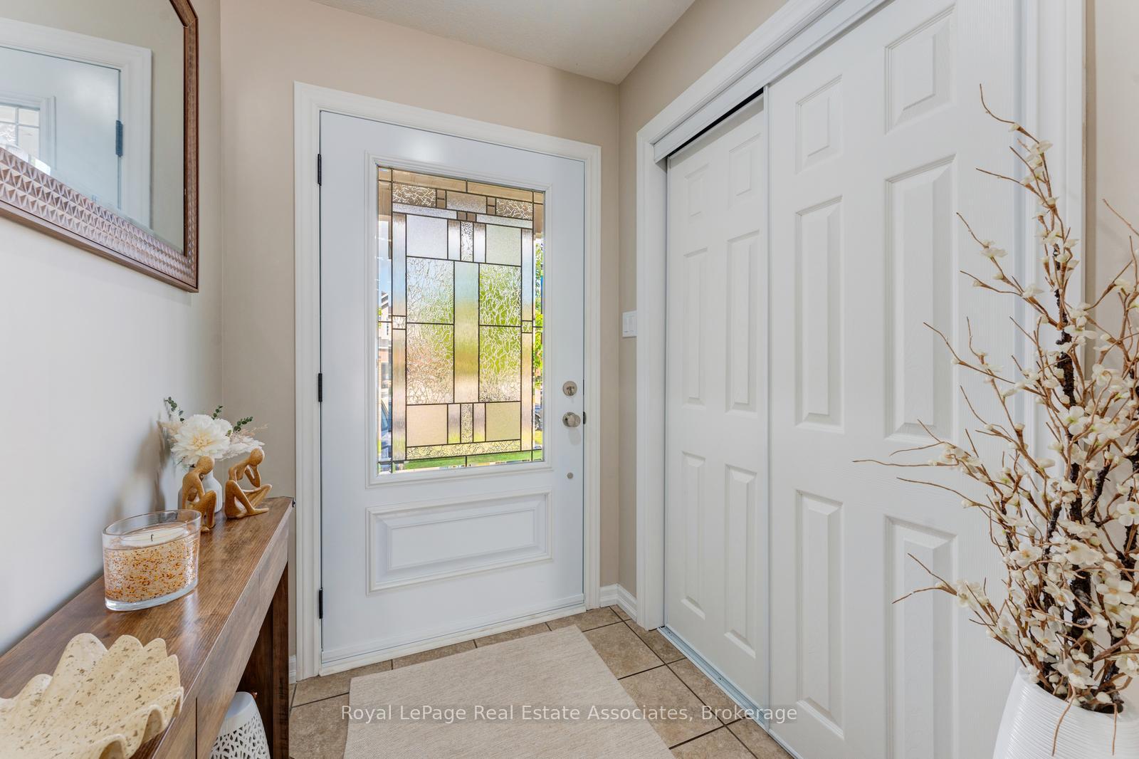 Photo 3 of 1361 Old Zeller Drive, Kitchener, Grand River South — HOMEH
