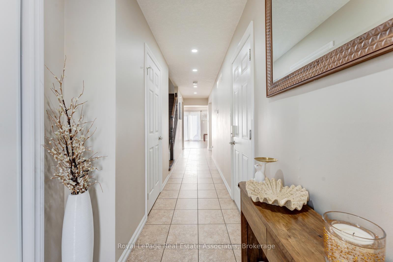 Photo 4 of 1361 Old Zeller Drive, Kitchener, Grand River South — HOMEH
