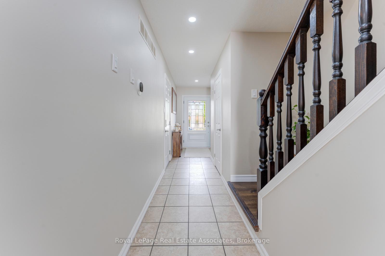 Photo 6 of 1361 Old Zeller Drive, Kitchener, Grand River South — HOMEH