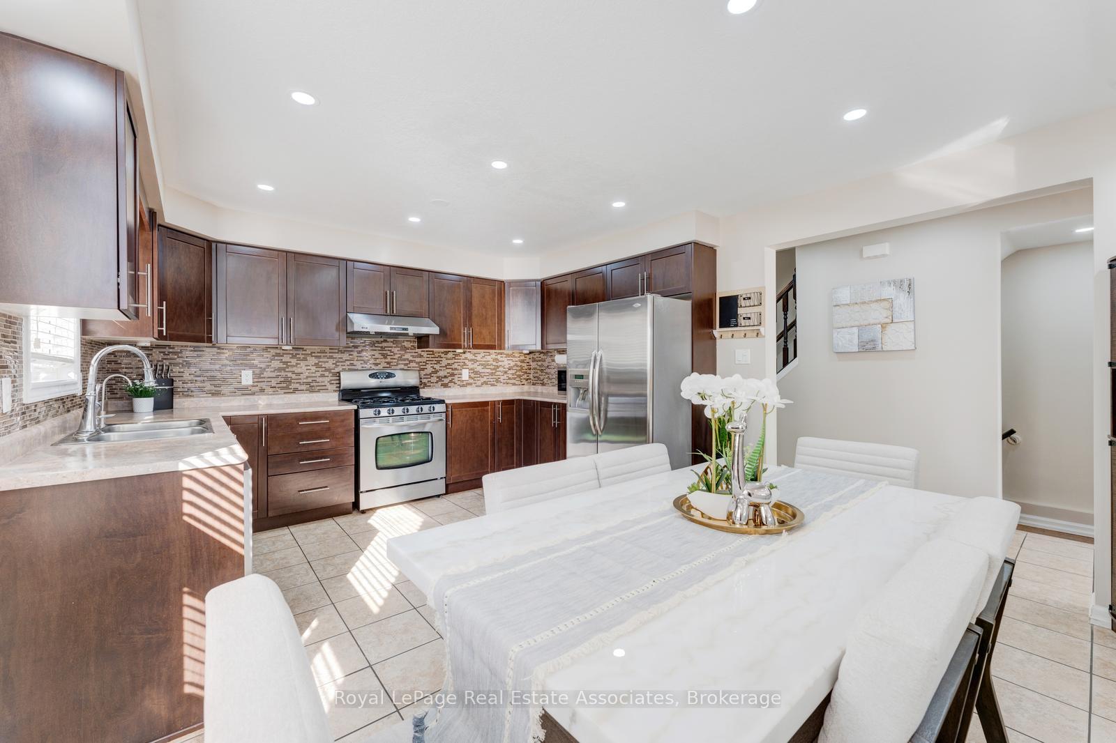 Photo 8 of 1361 Old Zeller Drive, Kitchener, Grand River South — HOMEH