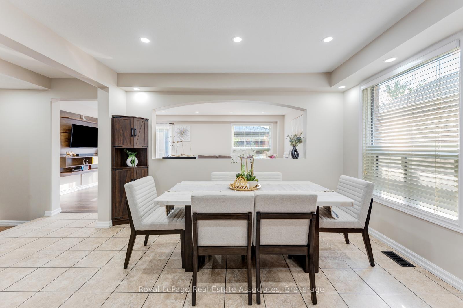 Photo 9 of 1361 Old Zeller Drive, Kitchener, Grand River South — HOMEH
