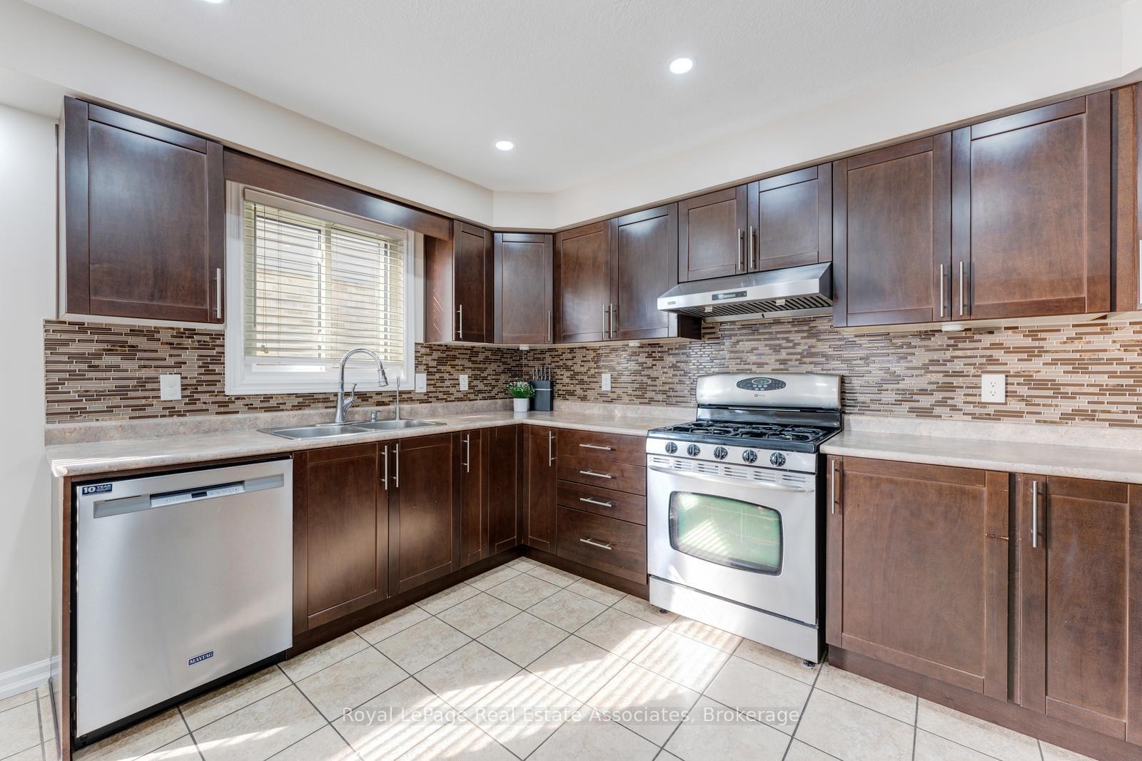 Photo 10 of 1361 Old Zeller Drive, Kitchener, Grand River South — HOMEH