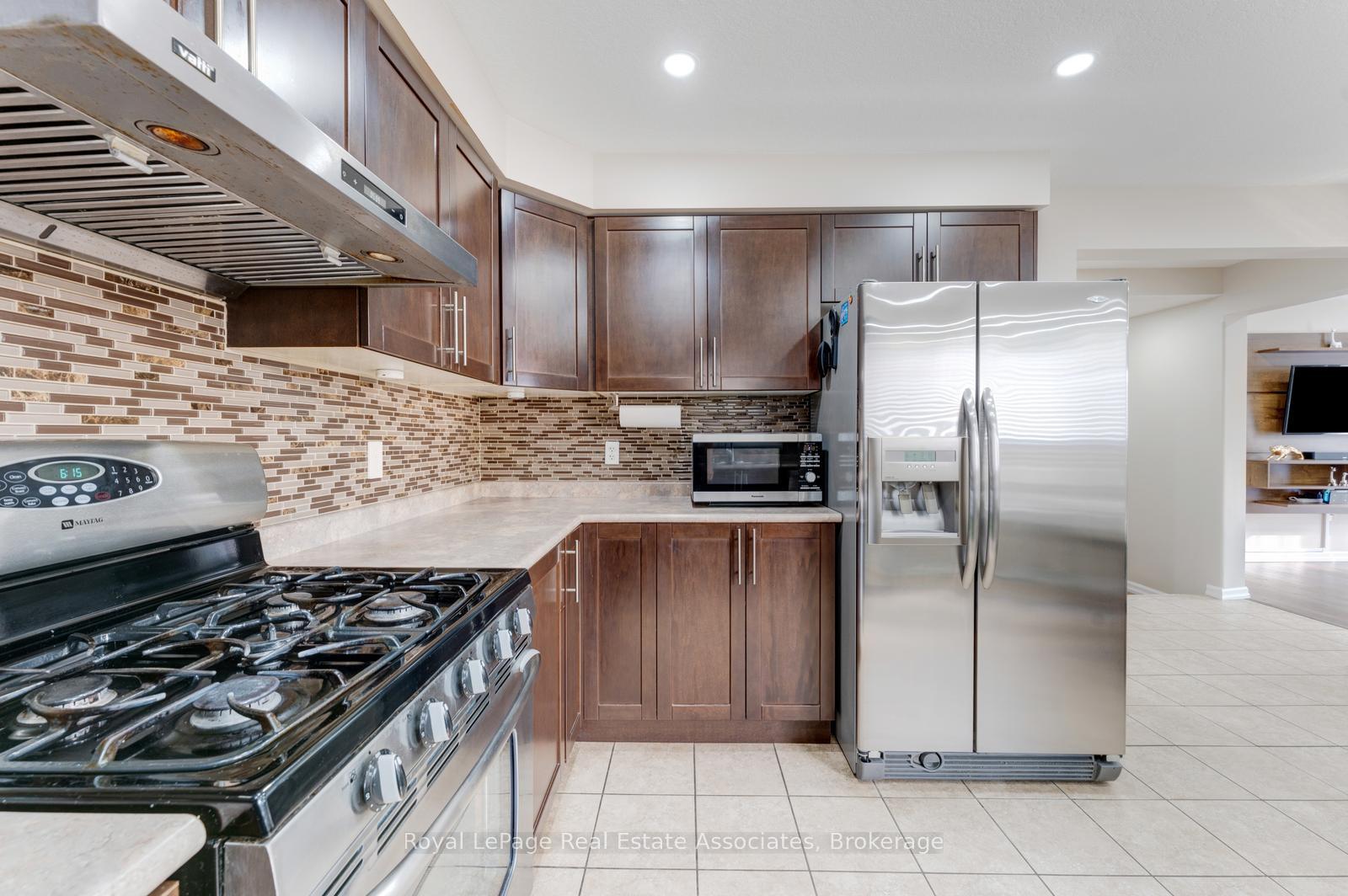 Photo 11 of 1361 Old Zeller Drive, Kitchener, Grand River South — HOMEH