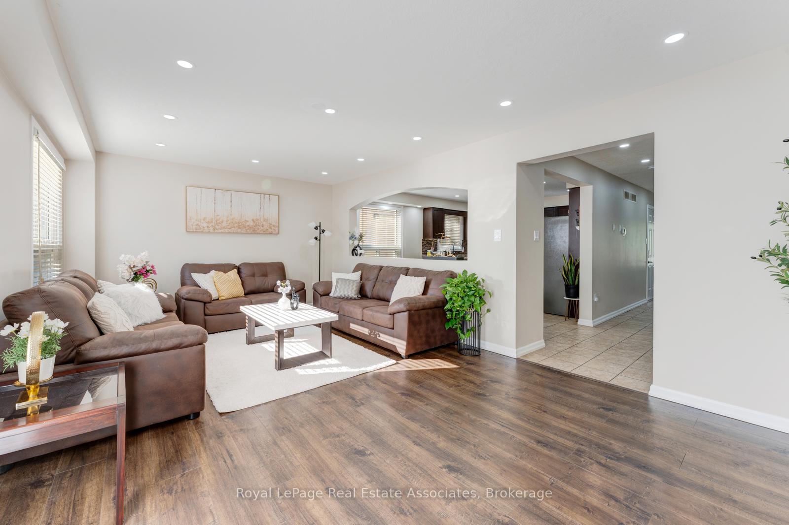 Photo 12 of 1361 Old Zeller Drive, Kitchener, Grand River South — HOMEH