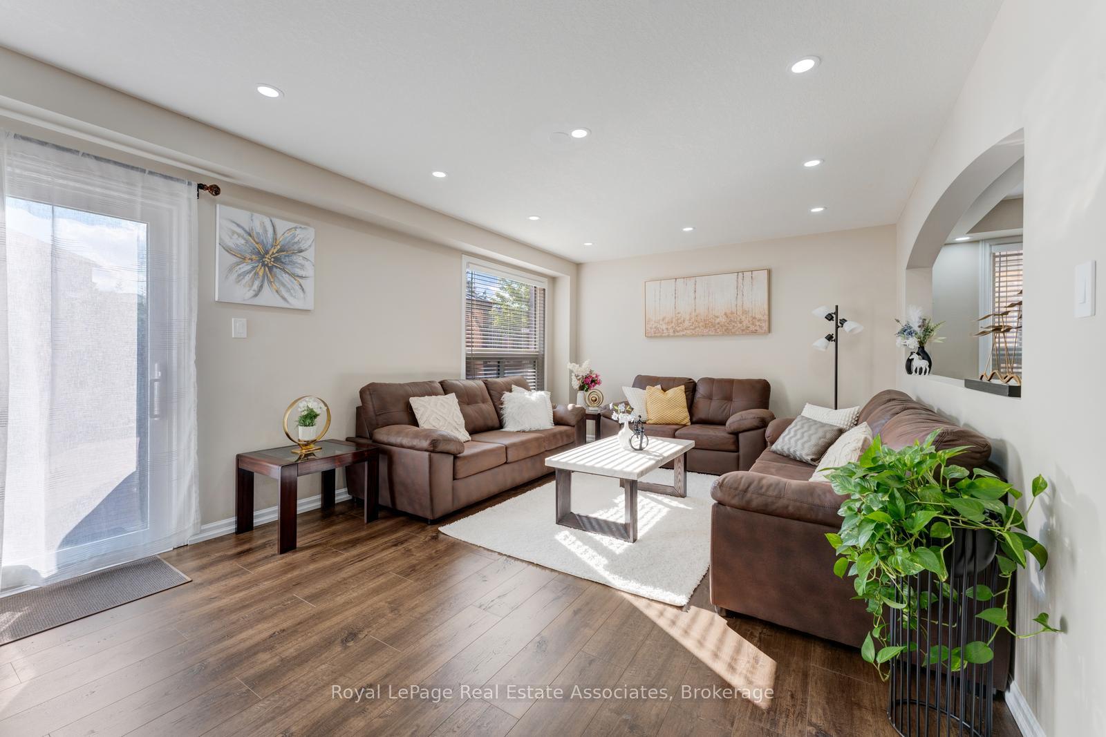Photo 14 of 1361 Old Zeller Drive, Kitchener, Grand River South — HOMEH