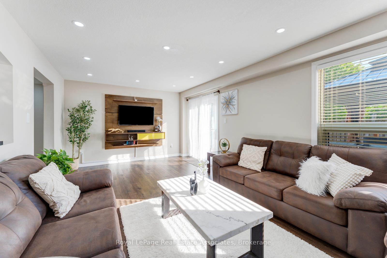 Photo 15 of 1361 Old Zeller Drive, Kitchener, Grand River South — HOMEH