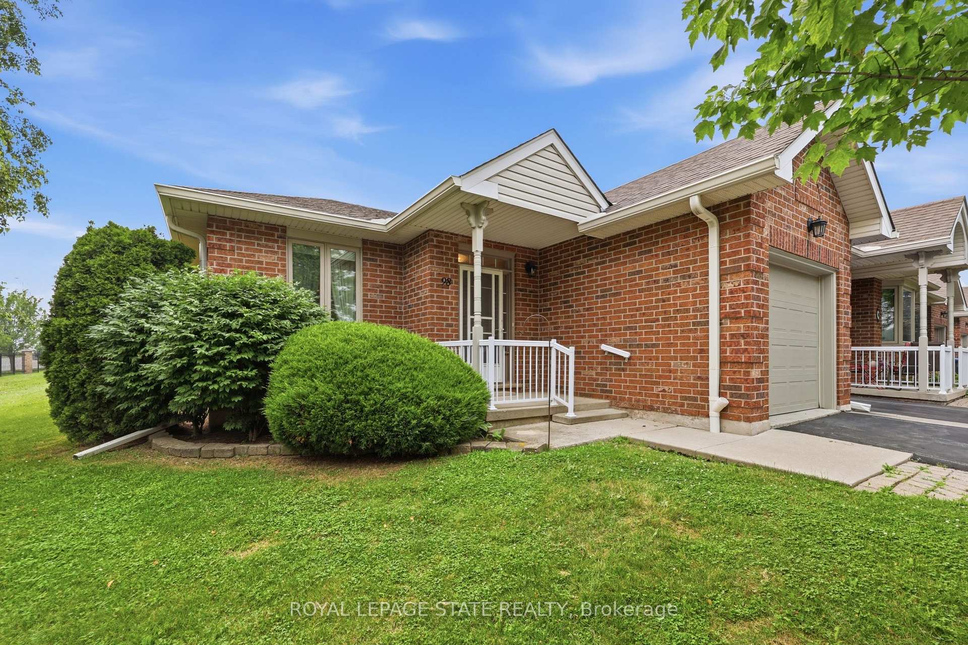 Photo 2 of Unit 74, 98 Sunibel Drive, Hamilton, Rural Glanbrook — HOMEH