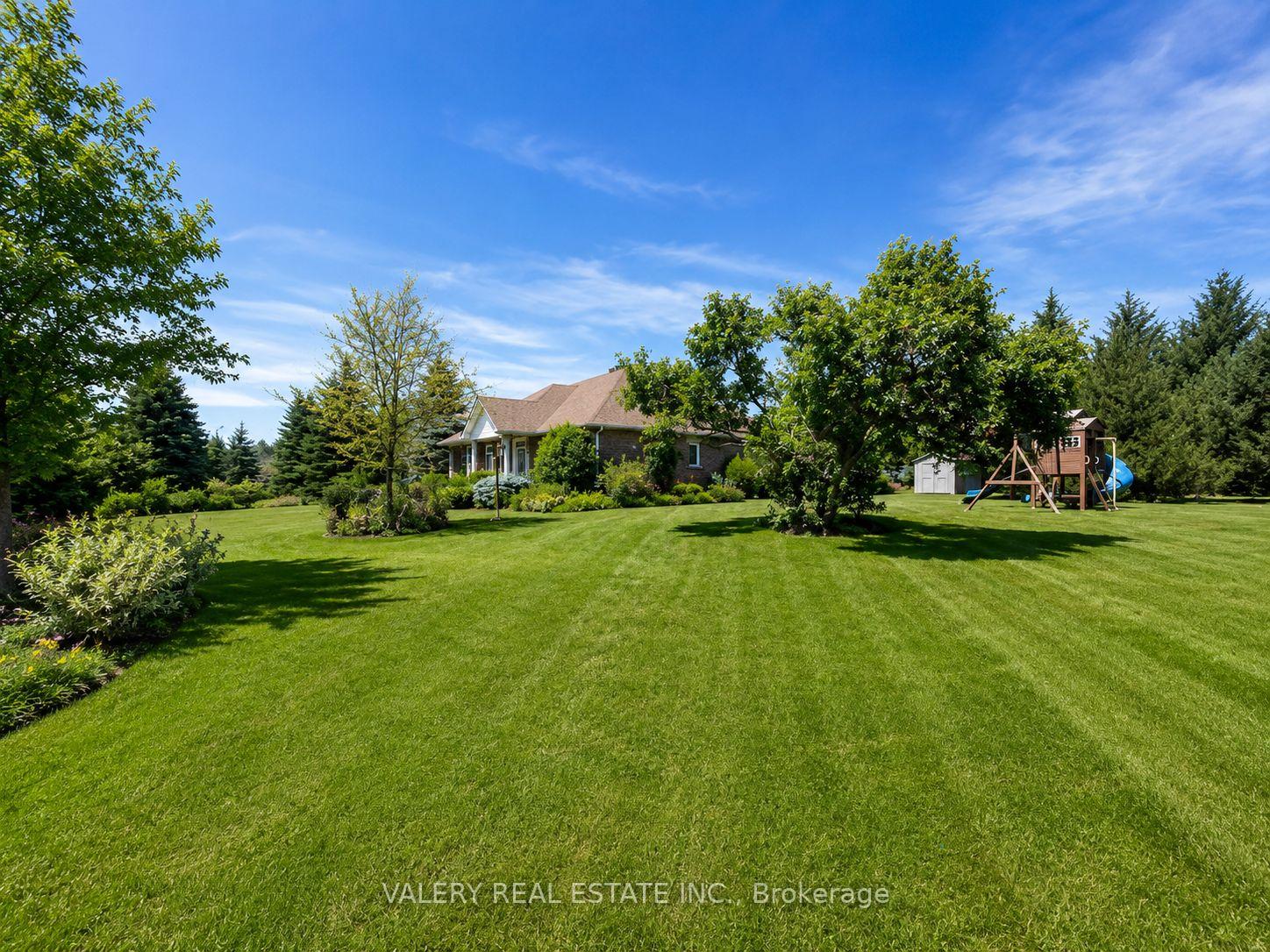 Photo 2 of 17 Southwinds Dr, Halton Hills, Rural Halton Hills — HOMEH