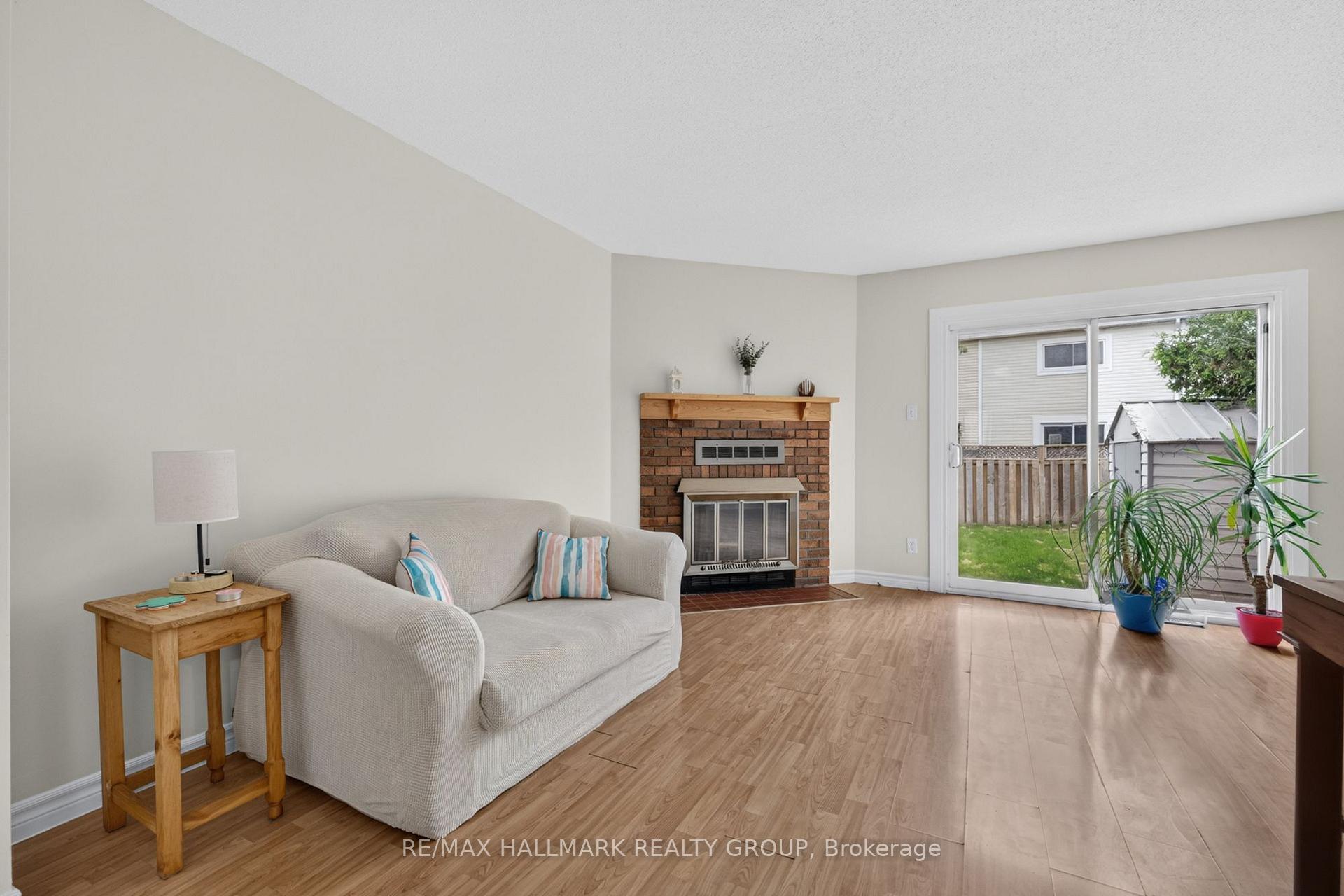 Photo 4 of Unit 39, 13 Sunridge Lane, Ottawa, Barrhaven - On the Green — HOMEH