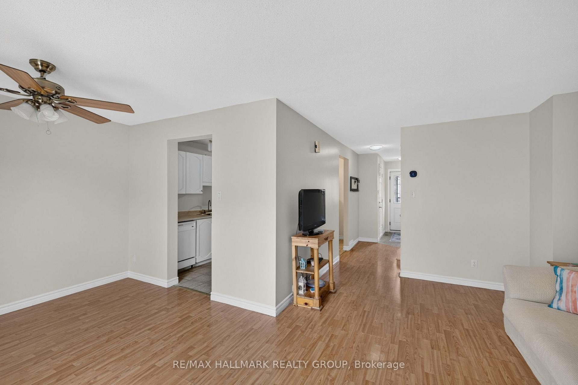 Photo 5 of Unit 39, 13 Sunridge Lane, Ottawa, Barrhaven - On the Green — HOMEH