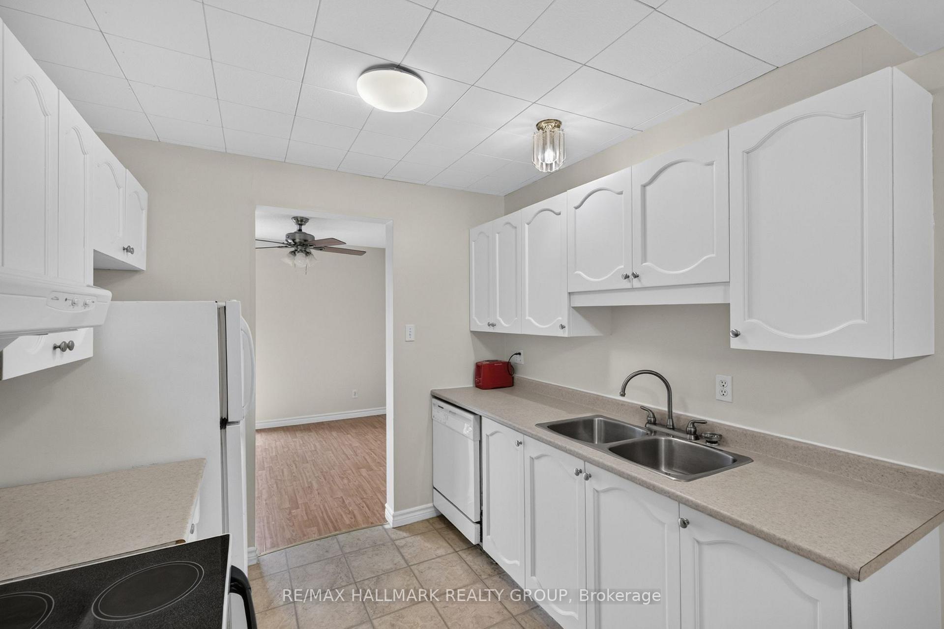 Photo 10 of Unit 39, 13 Sunridge Lane, Ottawa, Barrhaven - On the Green — HOMEH