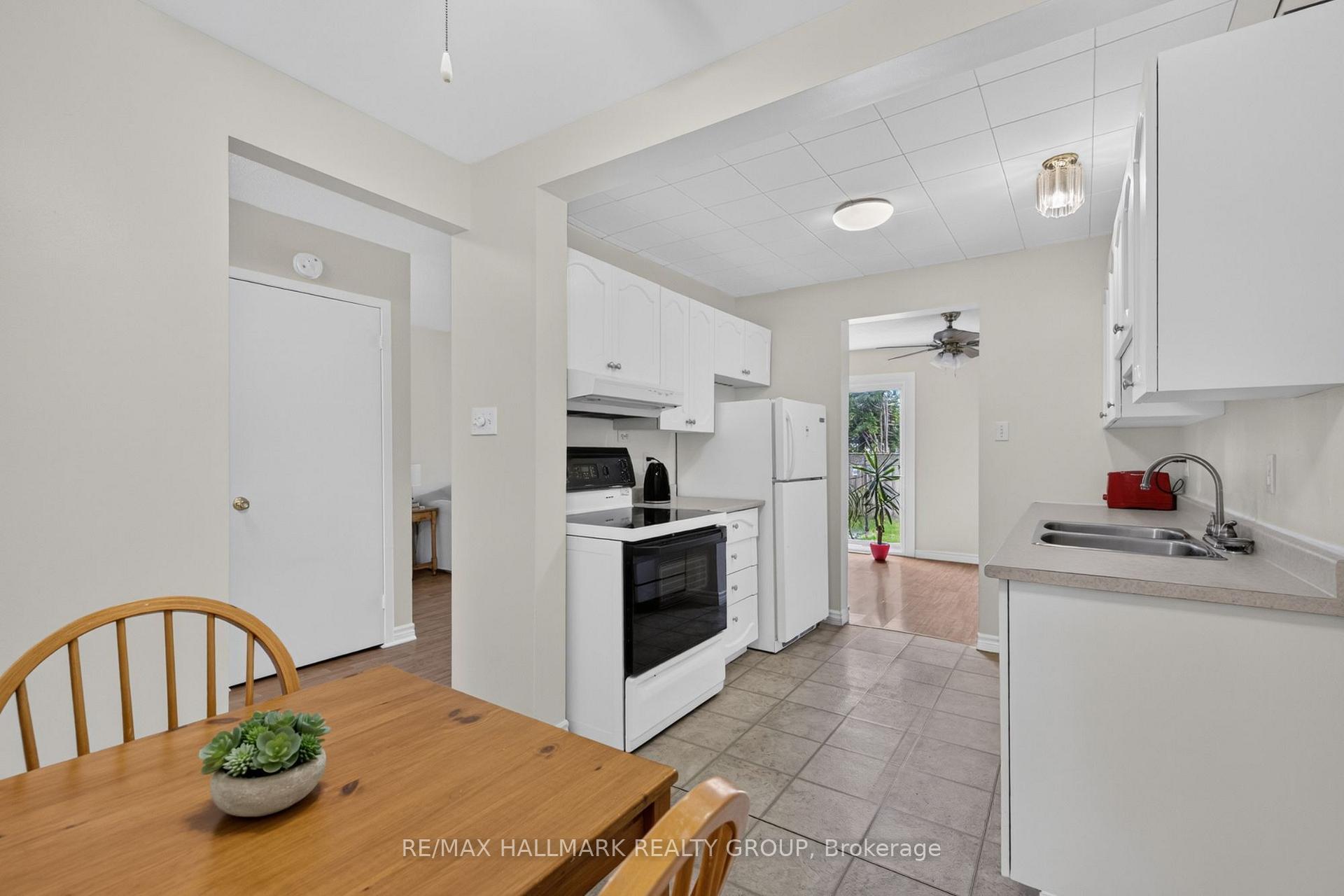 Photo 11 of Unit 39, 13 Sunridge Lane, Ottawa, Barrhaven - On the Green — HOMEH
