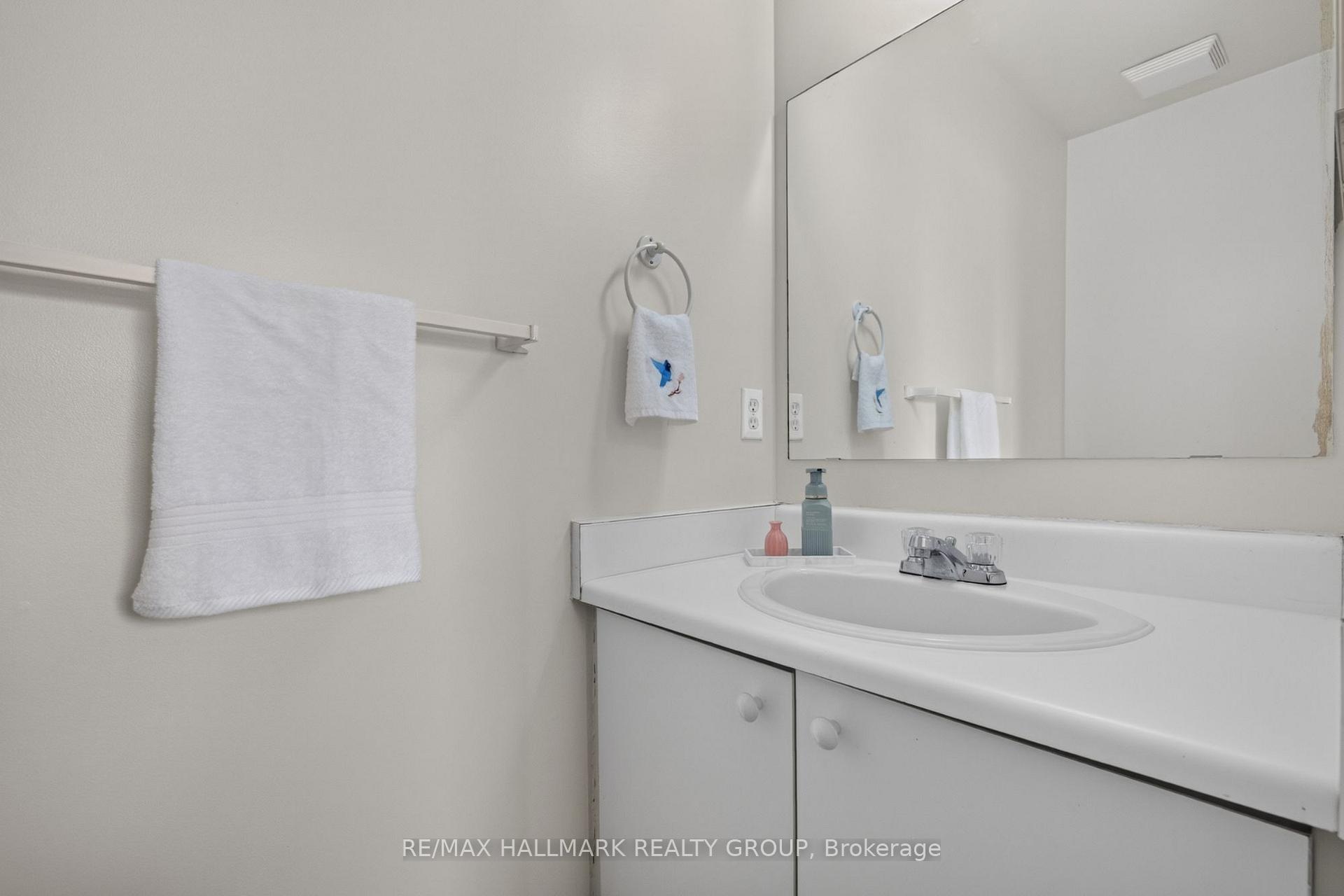 Photo 18 of Unit 39, 13 Sunridge Lane, Ottawa, Barrhaven - On the Green — HOMEH
