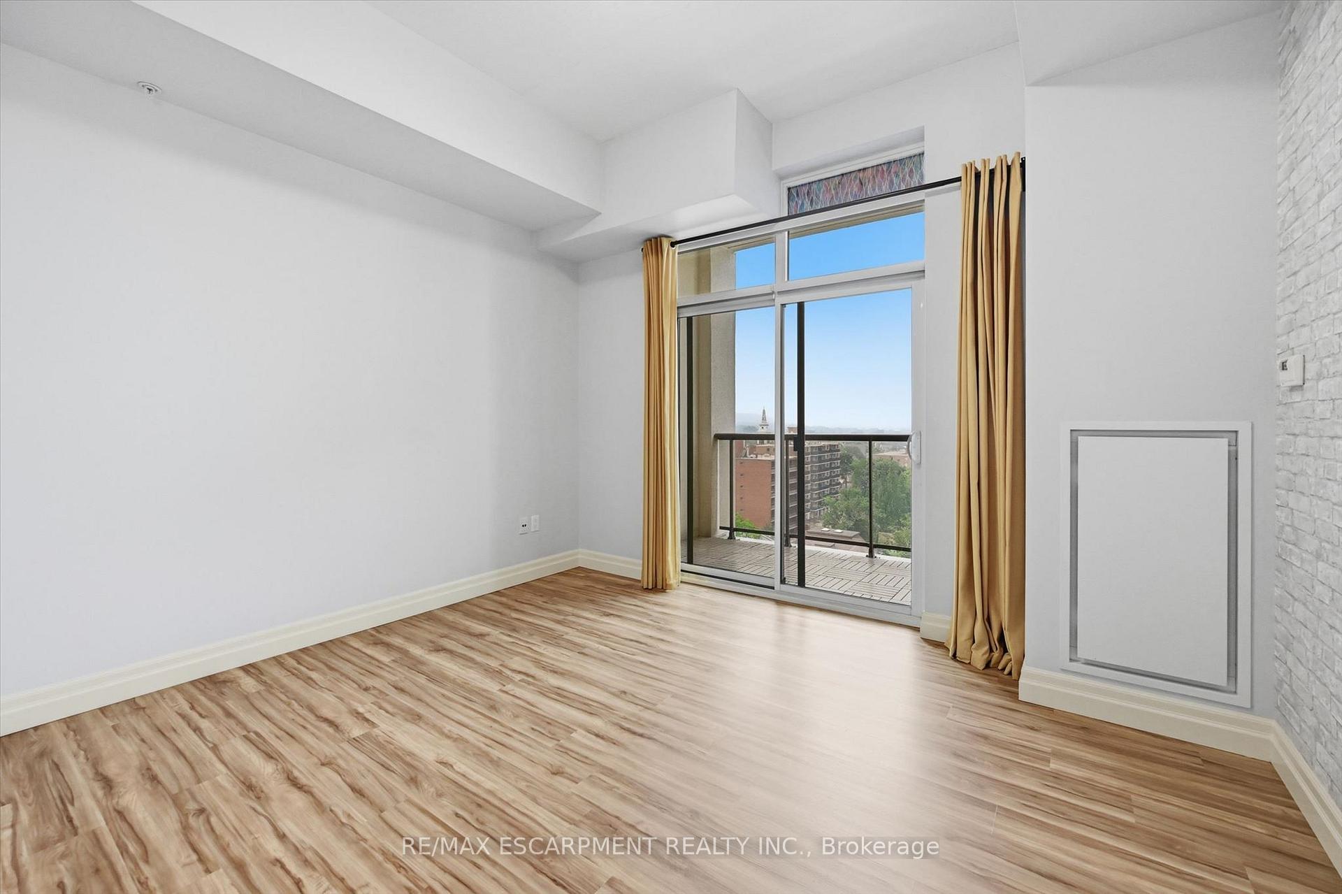Photo 10 of Unit 1004, 85 Robinson Street, Hamilton, Durand — HOMEH